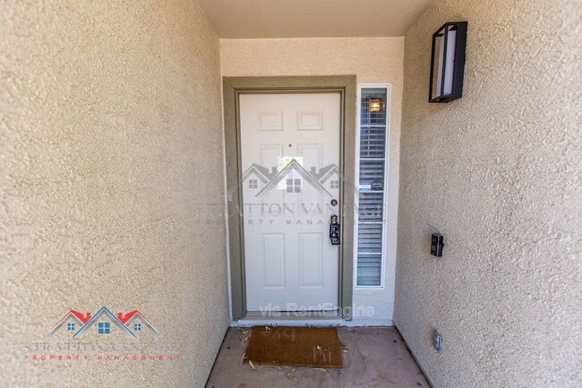 Building Photo - 2334 E Longhorn Pl