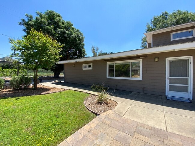 Building Photo - Great 3-Bedroom Home – Peaceful Country Living Just 8 Minutes from Hwy 78!