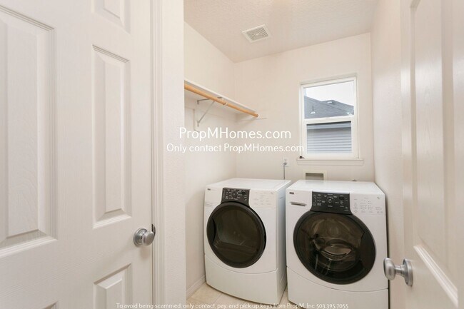 Building Photo - Colorful Four Bedroom Home In Bethany W/ Spacious Backyard!