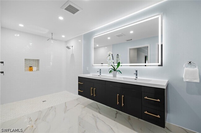 Building Photo - 765 High Pines Dr