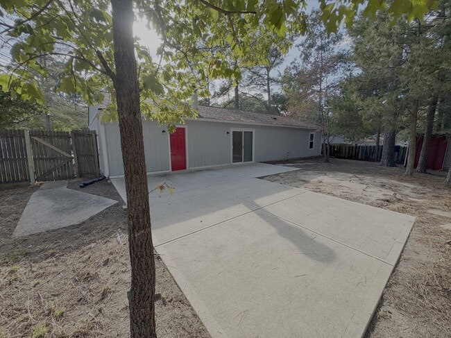 Building Photo - 1408 Suterland Rd