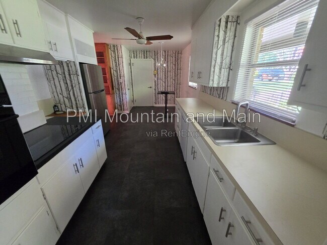 Building Photo - 99 Marlborough Rd
