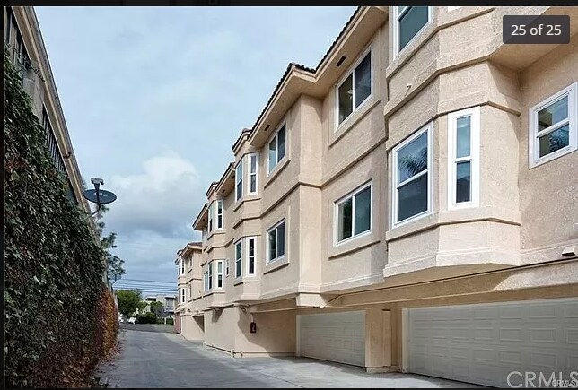 Building Photo - 377 Avocado St