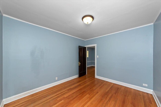 Building Photo - 2 bedroom in Chicago IL 60640