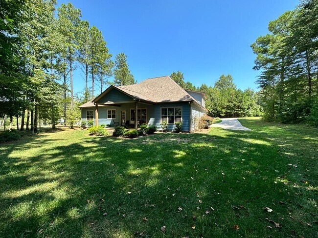 Building Photo - 8643 Amandine Way