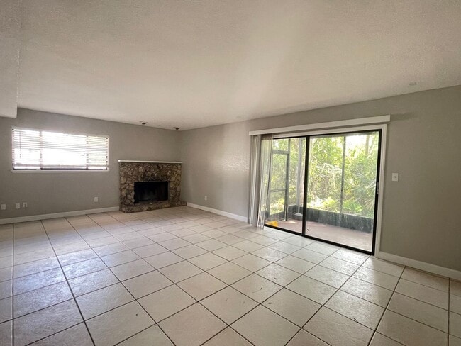 Building Photo - Amazing 4 BR 3 BA Altamonte home with Cons...