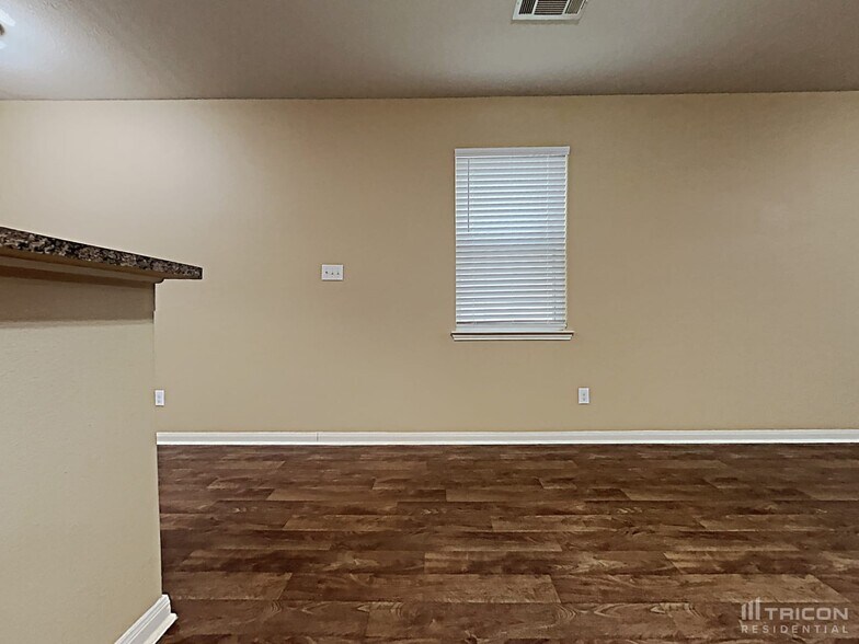 Building Photo - 2063 Sweet Lilac Dr