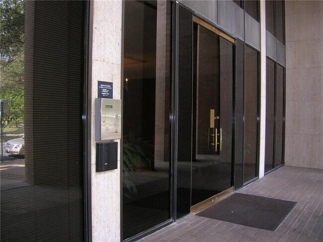 Building Photo - 1122 Colorado St