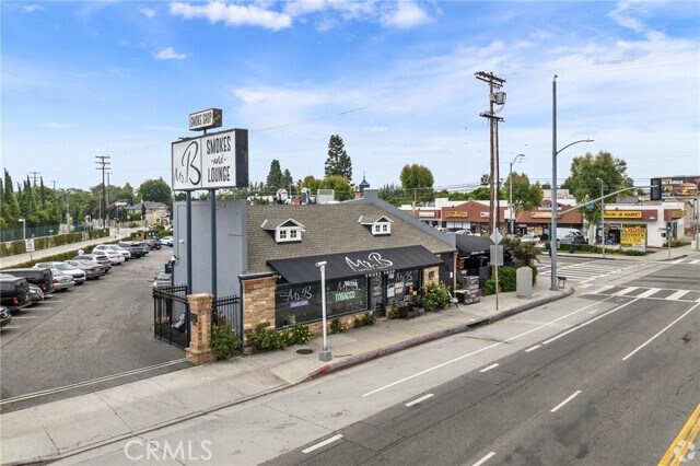 Building Photo - 6000 Woodman Ave
