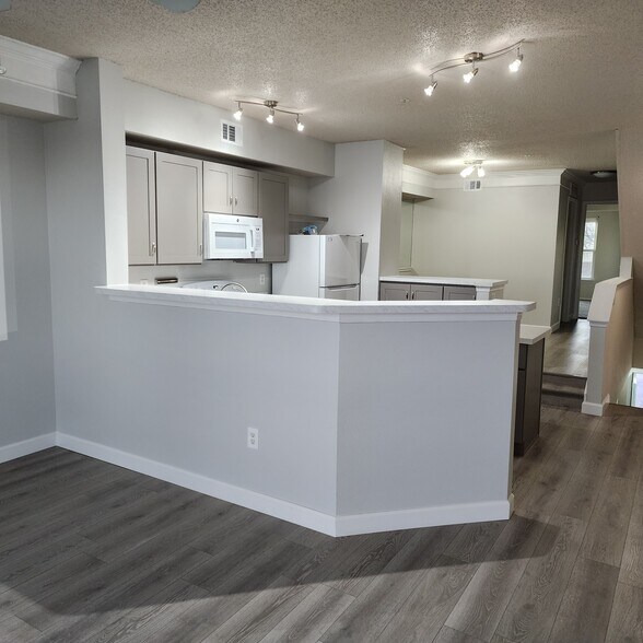 Building Photo - 1935 Piper St