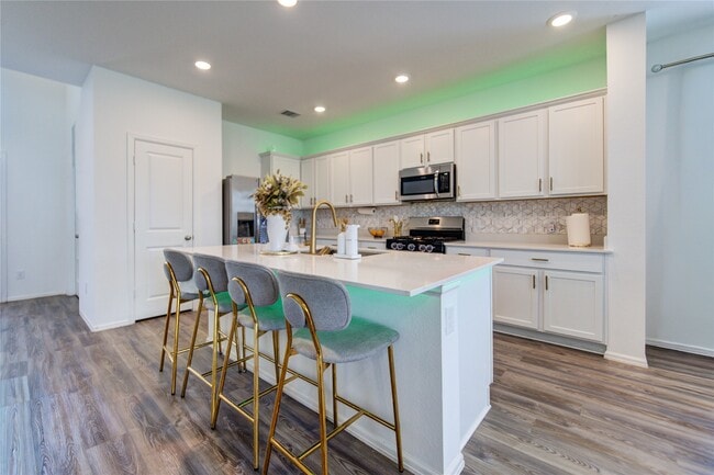 Building Photo - 26627 Ledgemont Dr