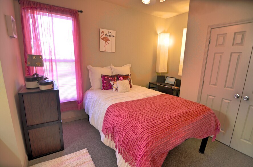 Yugo Memphis Stratum 510 S Highland St Memphis TN 38111 Apartment