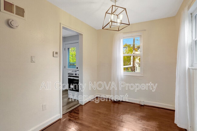 Building Photo - 2238 Farrington Ave