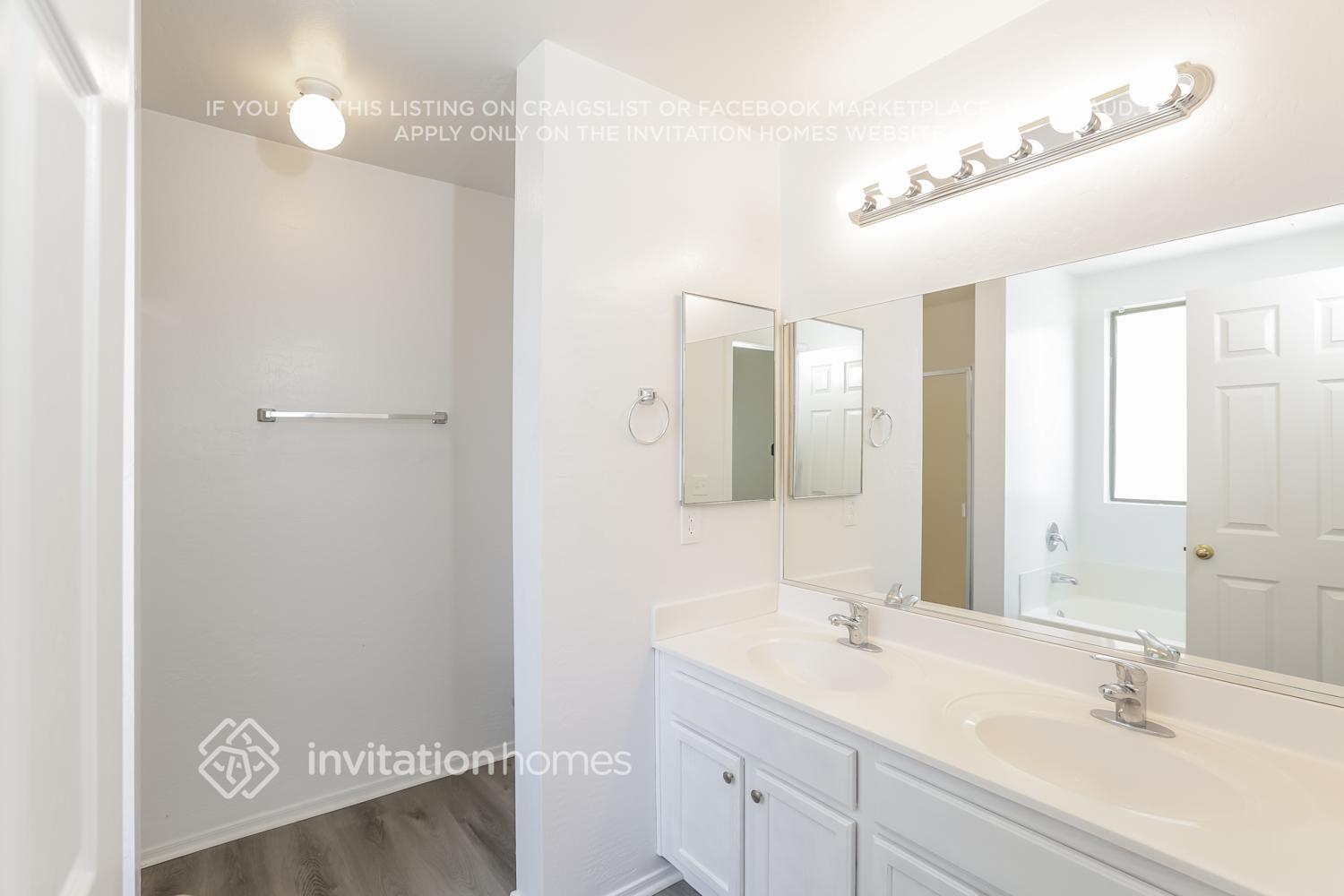 Building Photo - 3134 W Wayland Dr