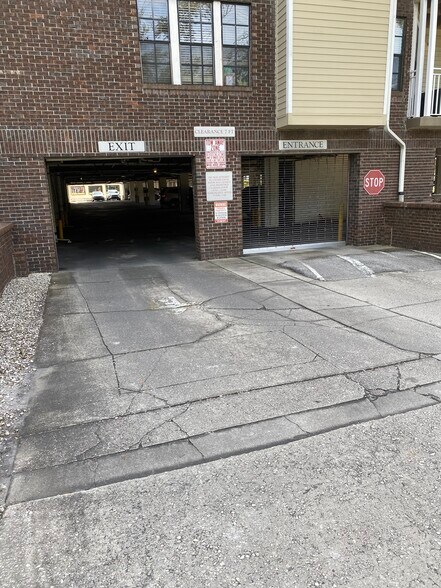 Building Photo - 1000 W Horatio St