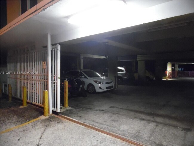 Building Photo - 8001 Crespi Blvd