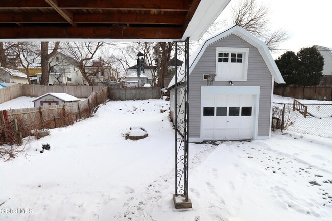 Building Photo - 442 Plymouth Ave