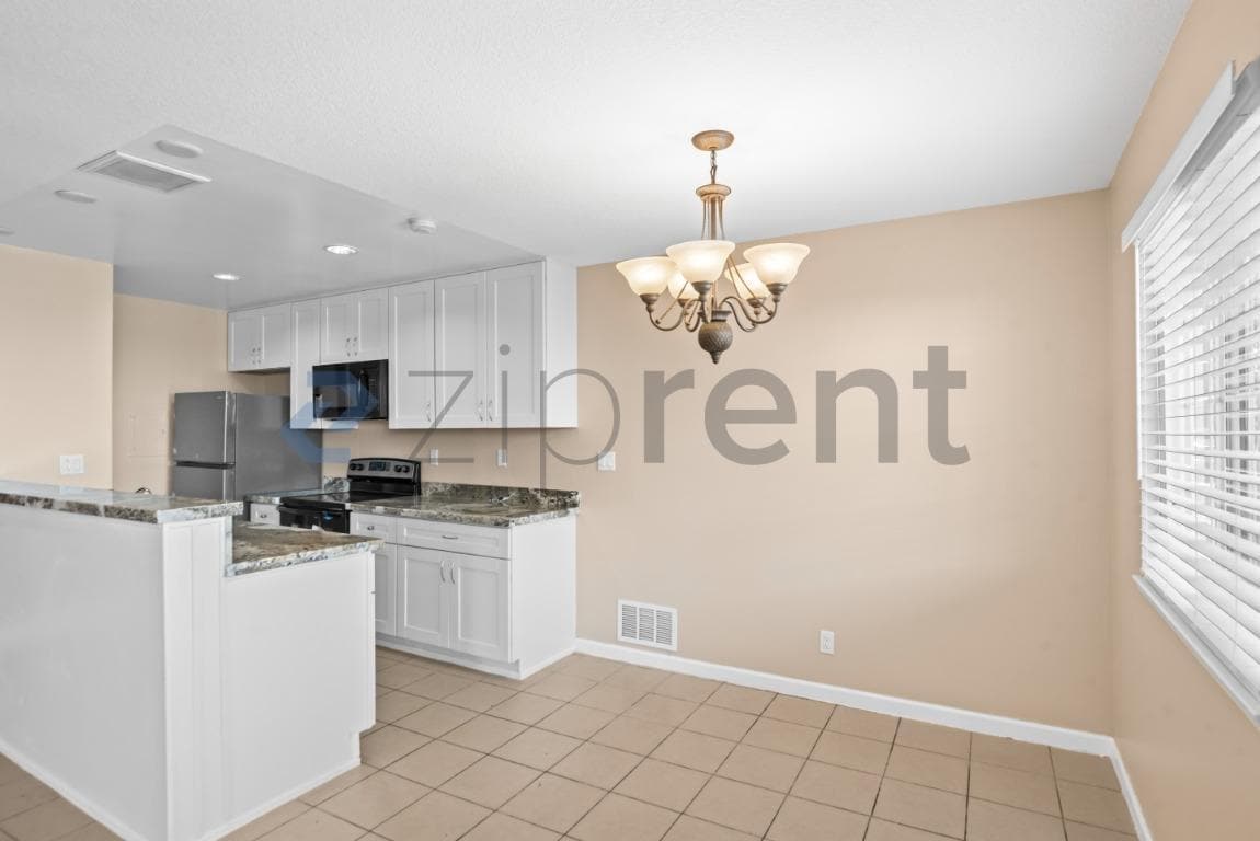 Building Photo - Unit 3
