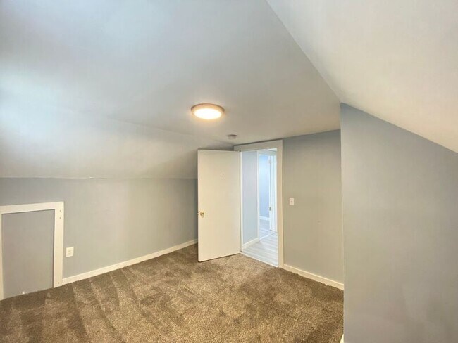 Building Photo - 9 Patten Ct