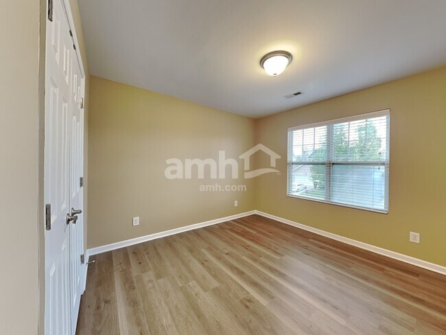 Building Photo - 682 Winners Cir