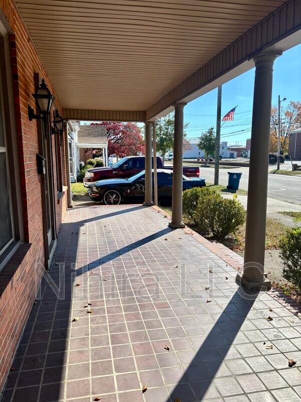 Building Photo - 310 W Broad St