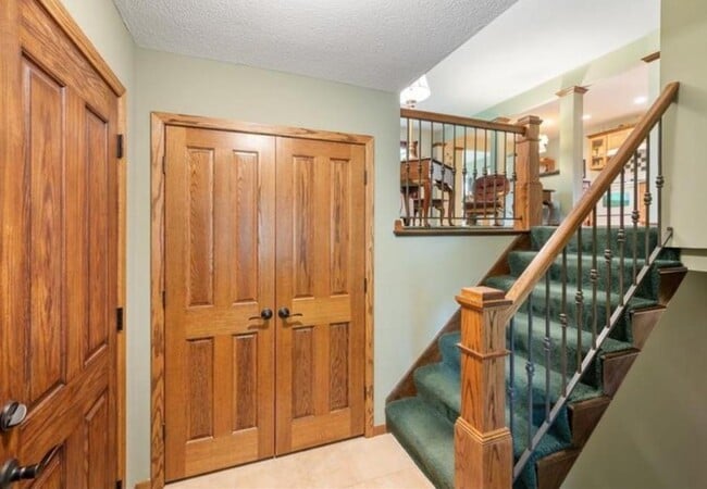 Building Photo - 10414 Valley Forge Ln N