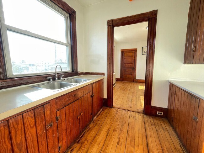 Building Photo - 457 Beech St