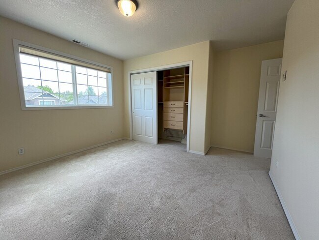 Building Photo - Elegant 5-Bedroom + Bonus Room Home with Modern Upgrades and Serene Outdoor Space