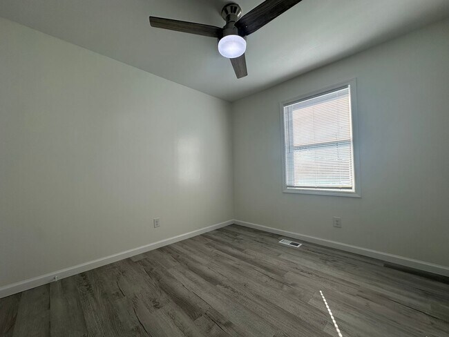 Building Photo - 320 Myrtlewood Cir