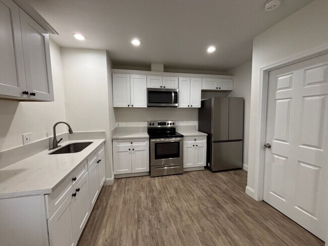 Building Photo - 5704 Wisteria Dr