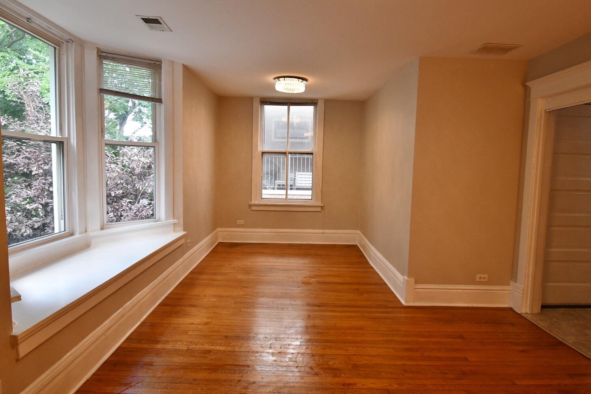 Building Photo - 1835 W Addison St