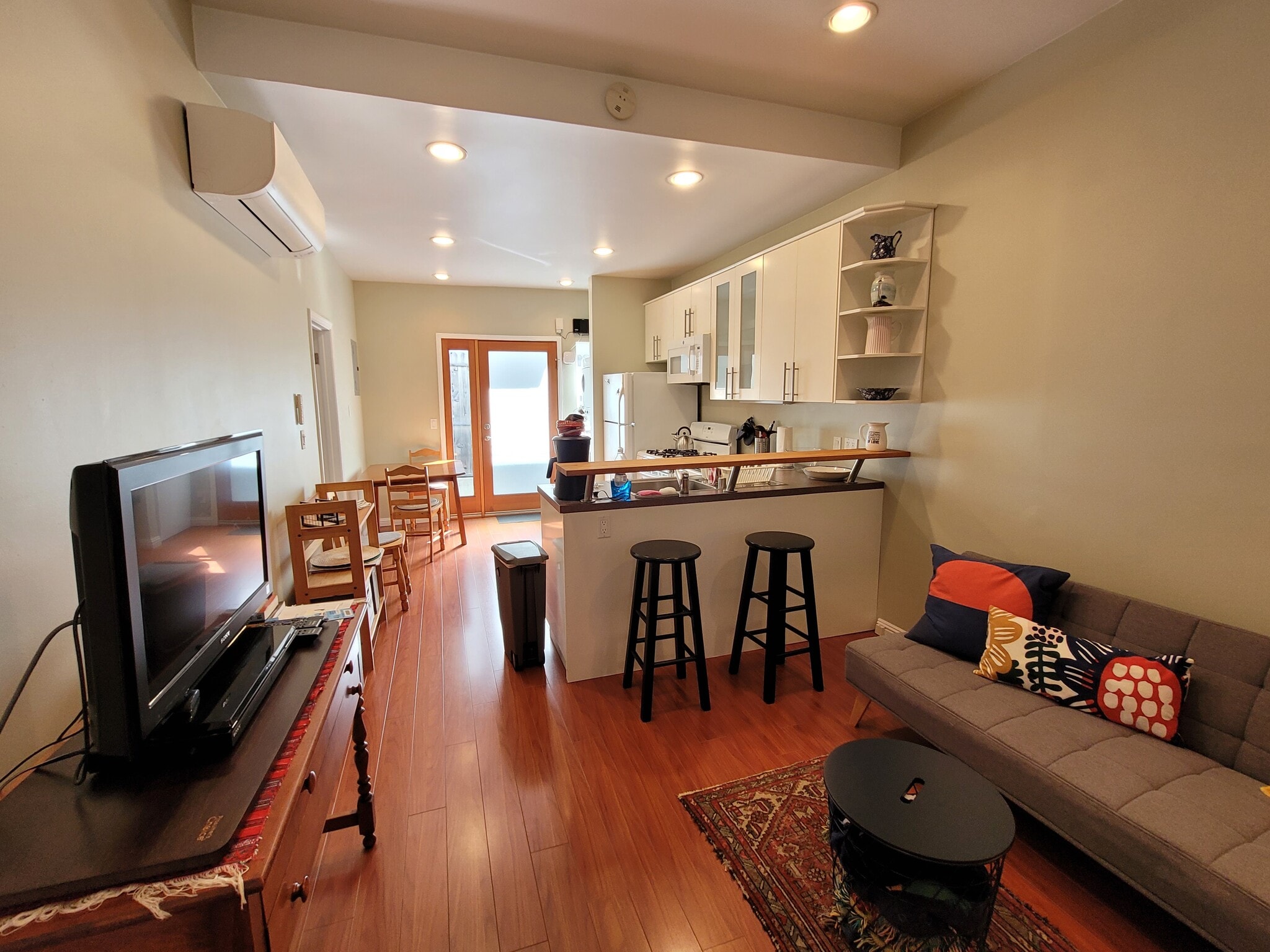 Livingroom & Kitchen - 1814 Arizona Ave