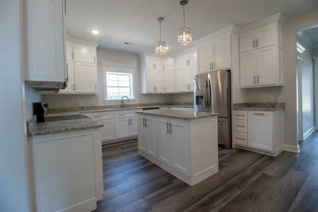 Building Photo - 935 S Cross Bridges Rd