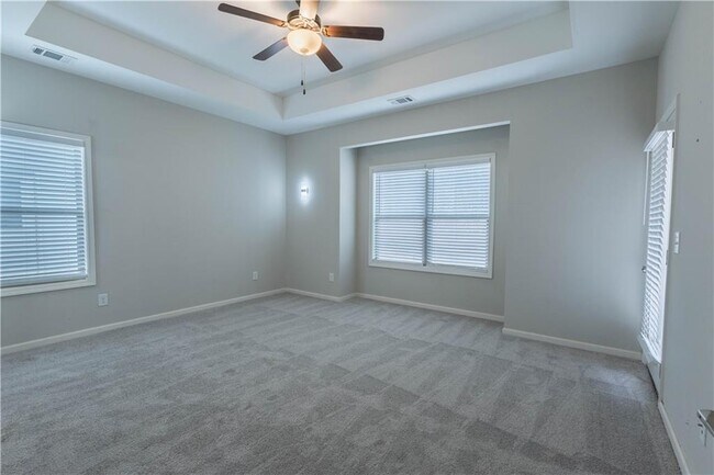 Building Photo - 214 Oakwood Dr