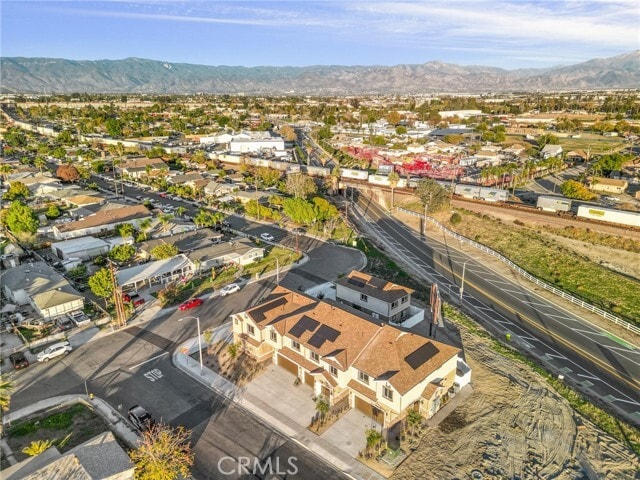 Building Photo - 904 S Hert St