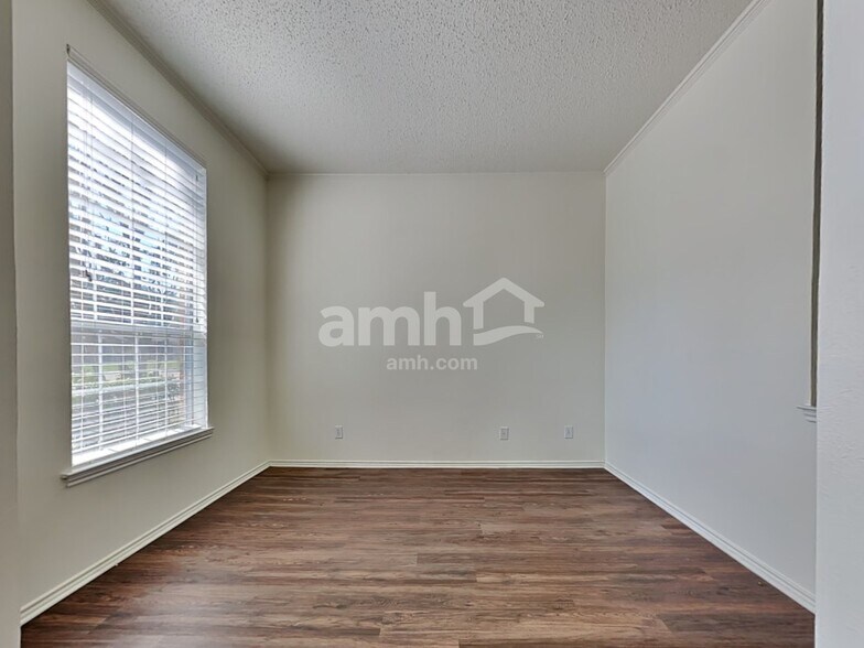 Building Photo - 601 Ridgemont Dr