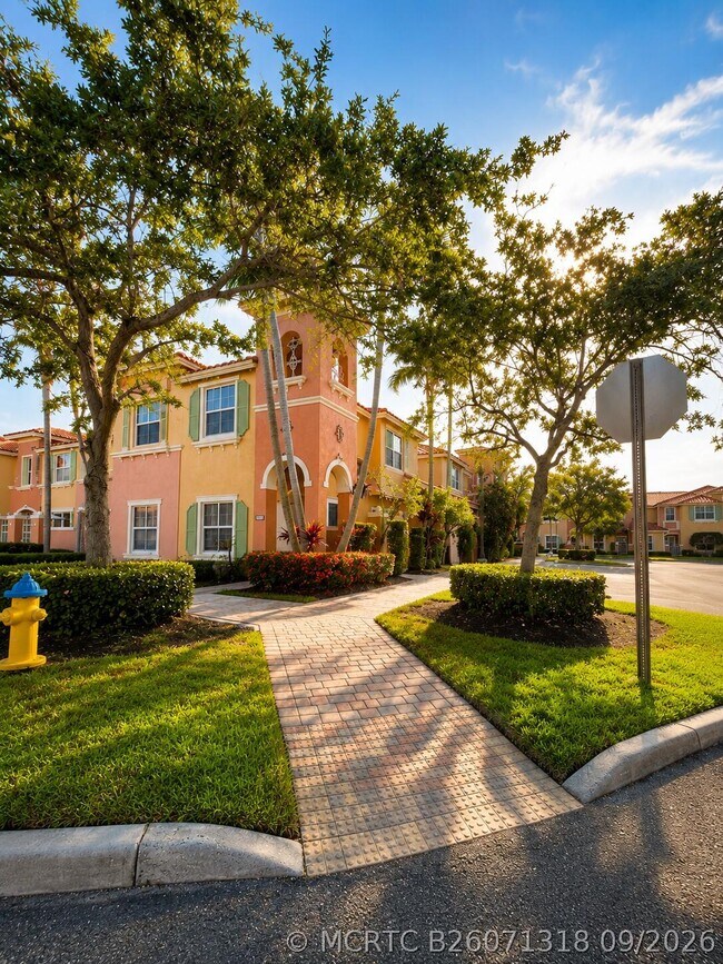 Building Photo - 906 SW 143rd Ave
