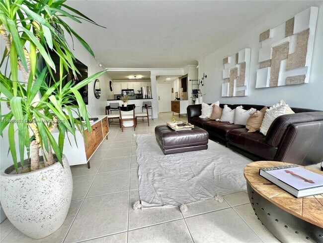 Building Photo - 600 NE 36th St