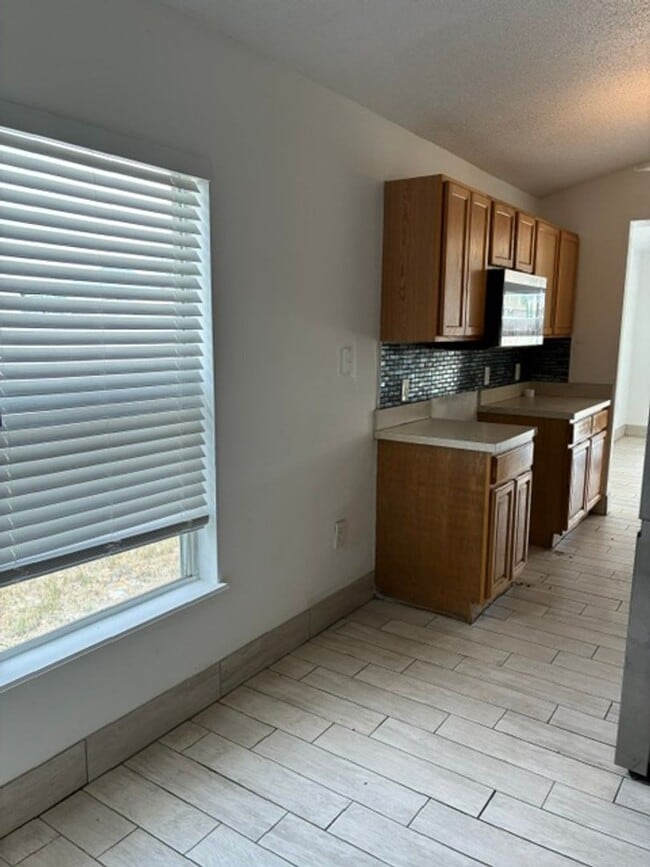 Building Photo - 616 Sunway Ln