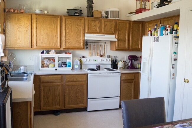 Building Photo - Evolve Real Estate: Fantastic Home with La...