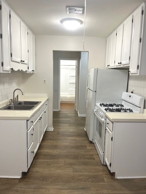 Building Photo - 8936 N Parkside Ave