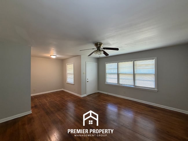 Building Photo - Charming 4BR Home in East Memphis w/ Hardwood Floors & Fenced Backyard