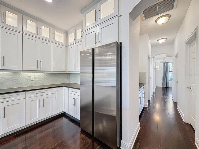 Building Photo - 10701 Laurel Vista Way