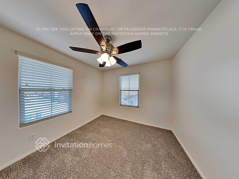 Building Photo - 326 N Sandal