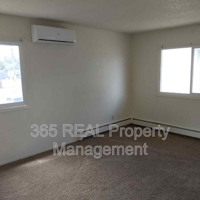 Building Photo - 204 14th St
