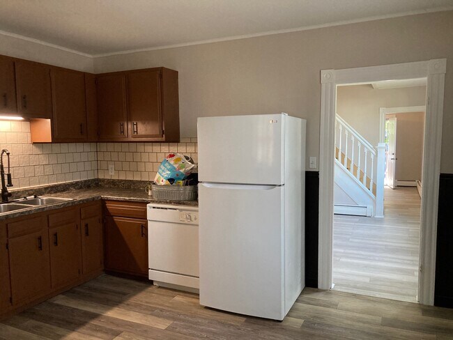 Building Photo - 101 Knobley St