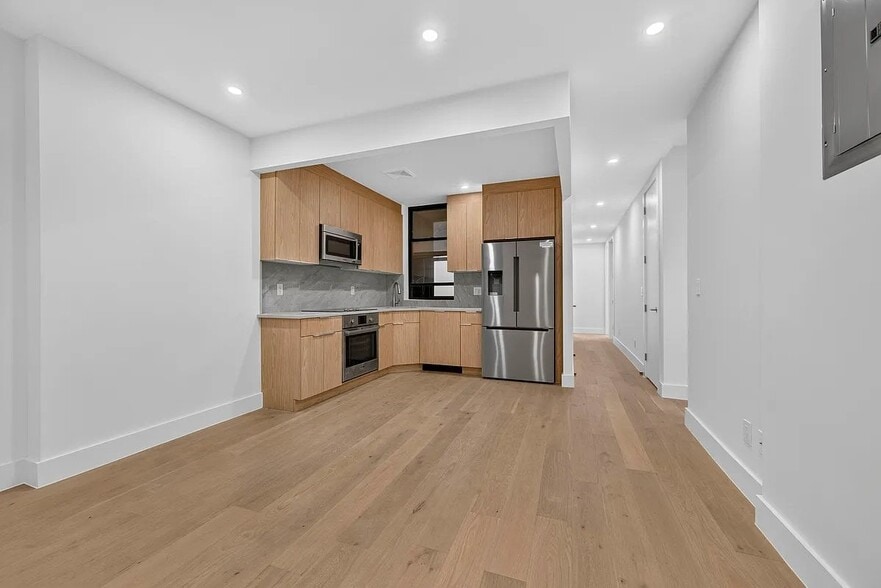 Building Photo - 205 Eighth Avenue