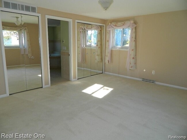 Building Photo - 6927 Northpoint Dr