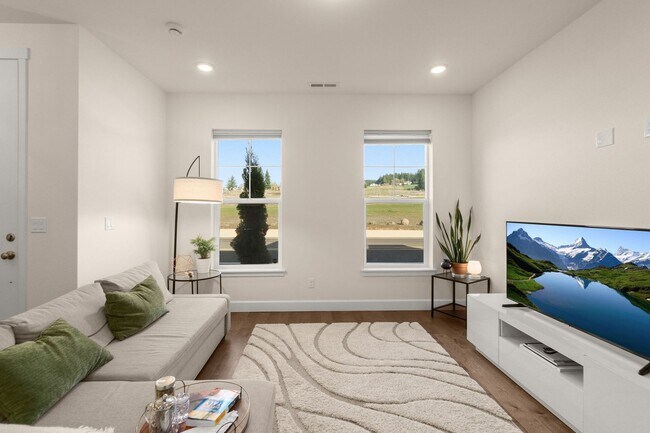 Building Photo - Modern 3 Bedroom, 2.5 Bathroom Townhome in South Cooper Mountain