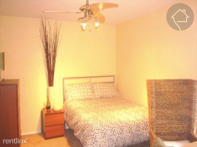 Building Photo - 302 W 38th St